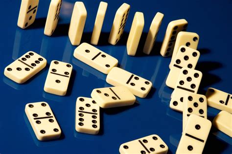 images of dominoes